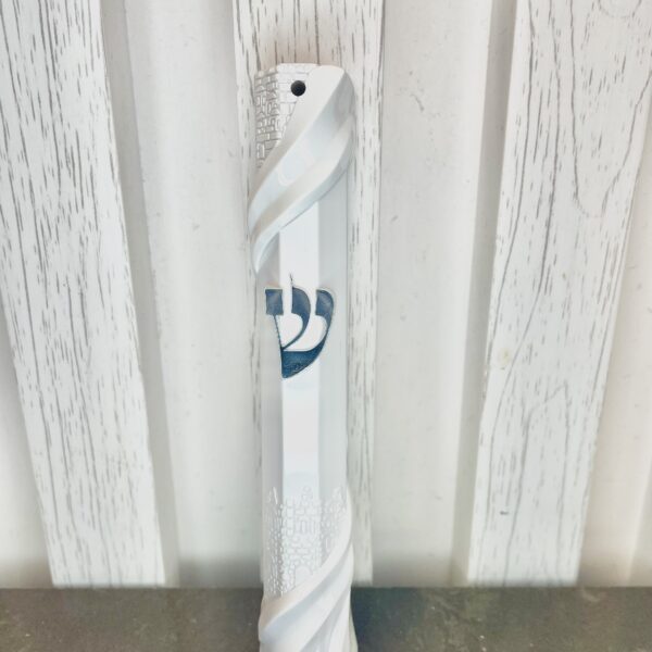 בית מזוזה 12 ס"מ  | דגם 'שערי ירושלים' | גוון לבן